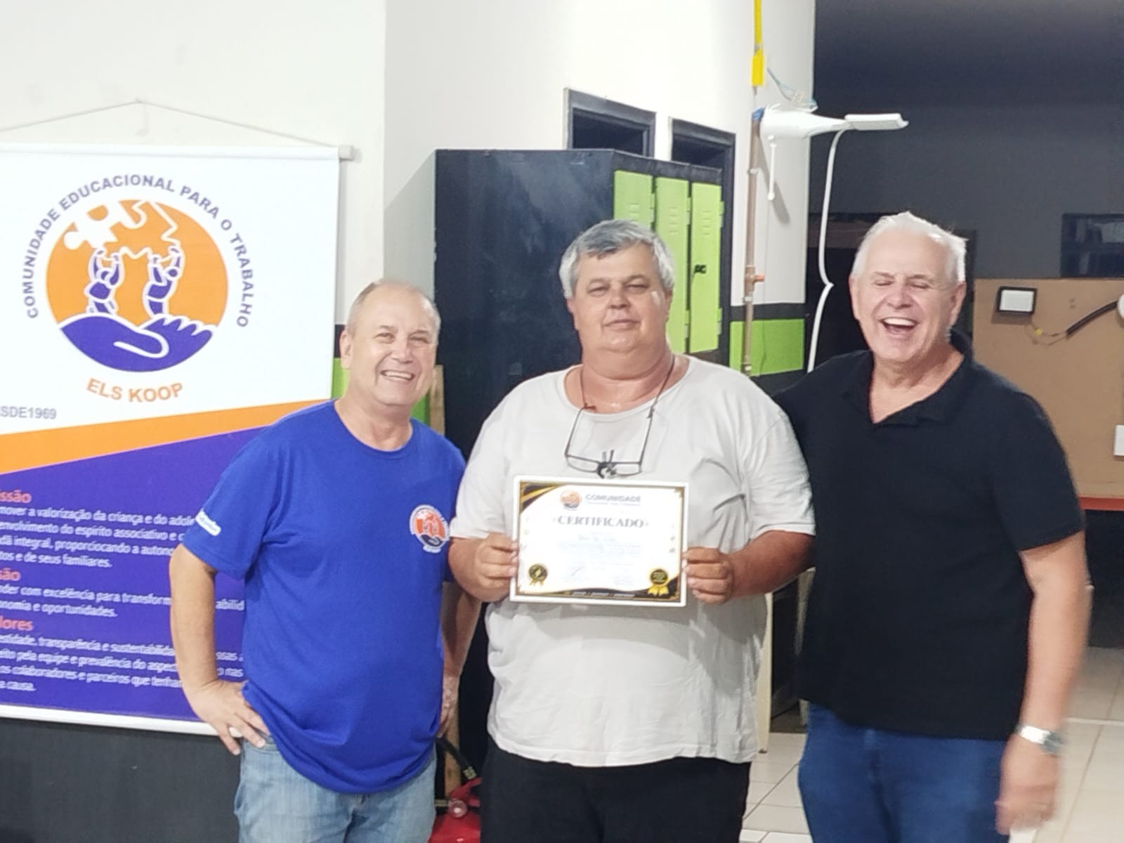 Registro de entrega de certificado na CEPT-Horta.