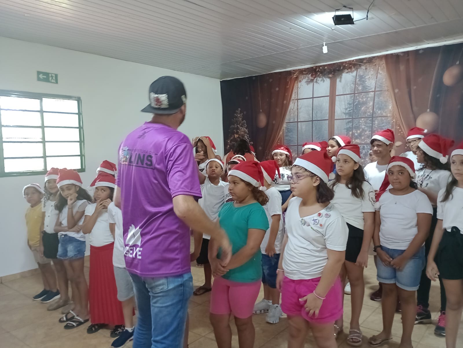 Atividade coletiva com crianças no espaço da CEPT-Horta.