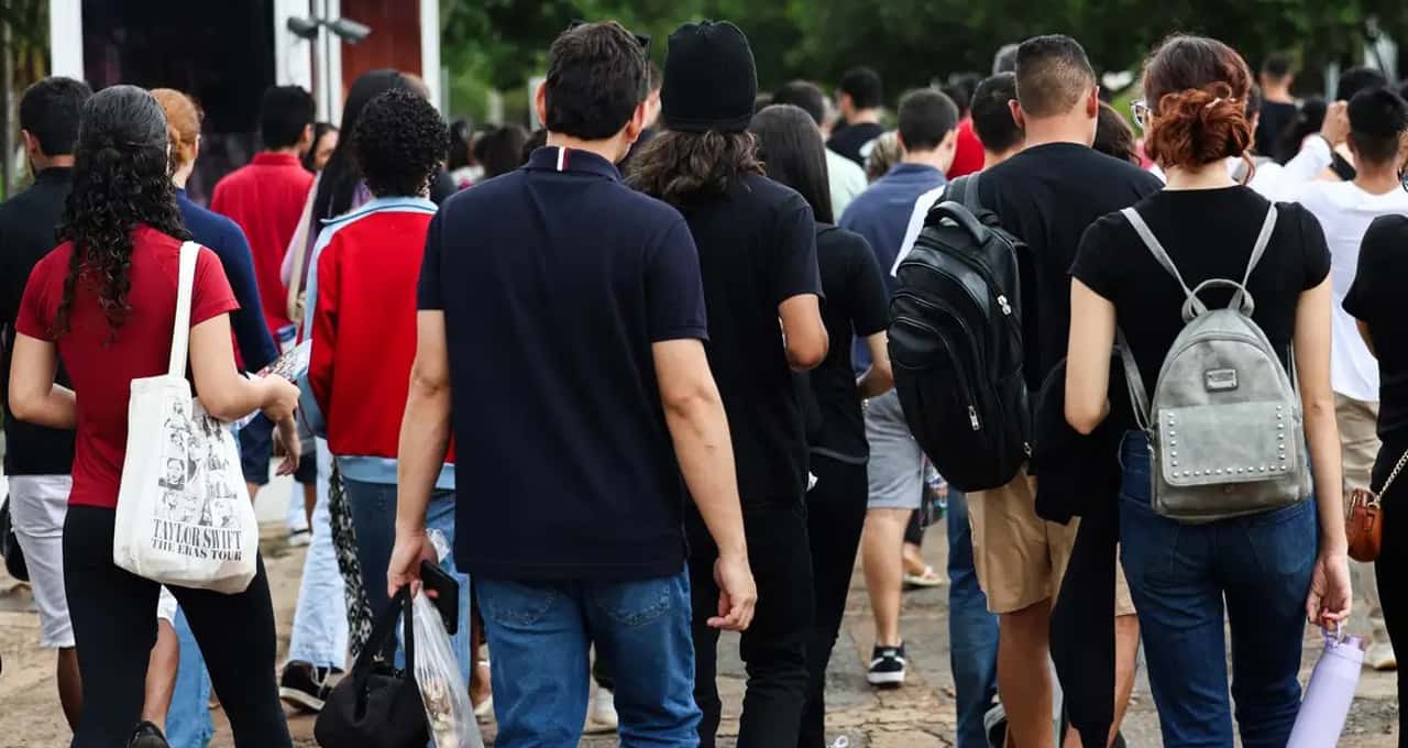 Cursos gratuitos de educação de jovens e adultos abrem vagas