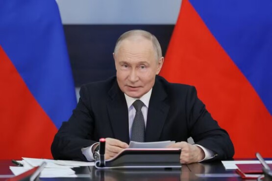Ameaça nuclear de Putin persiste apesar de recuo verbal, alerta especialista