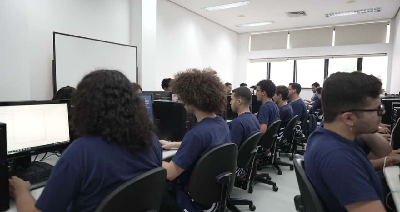 Instituto PROA oferece curso gratuito de programação a jovens