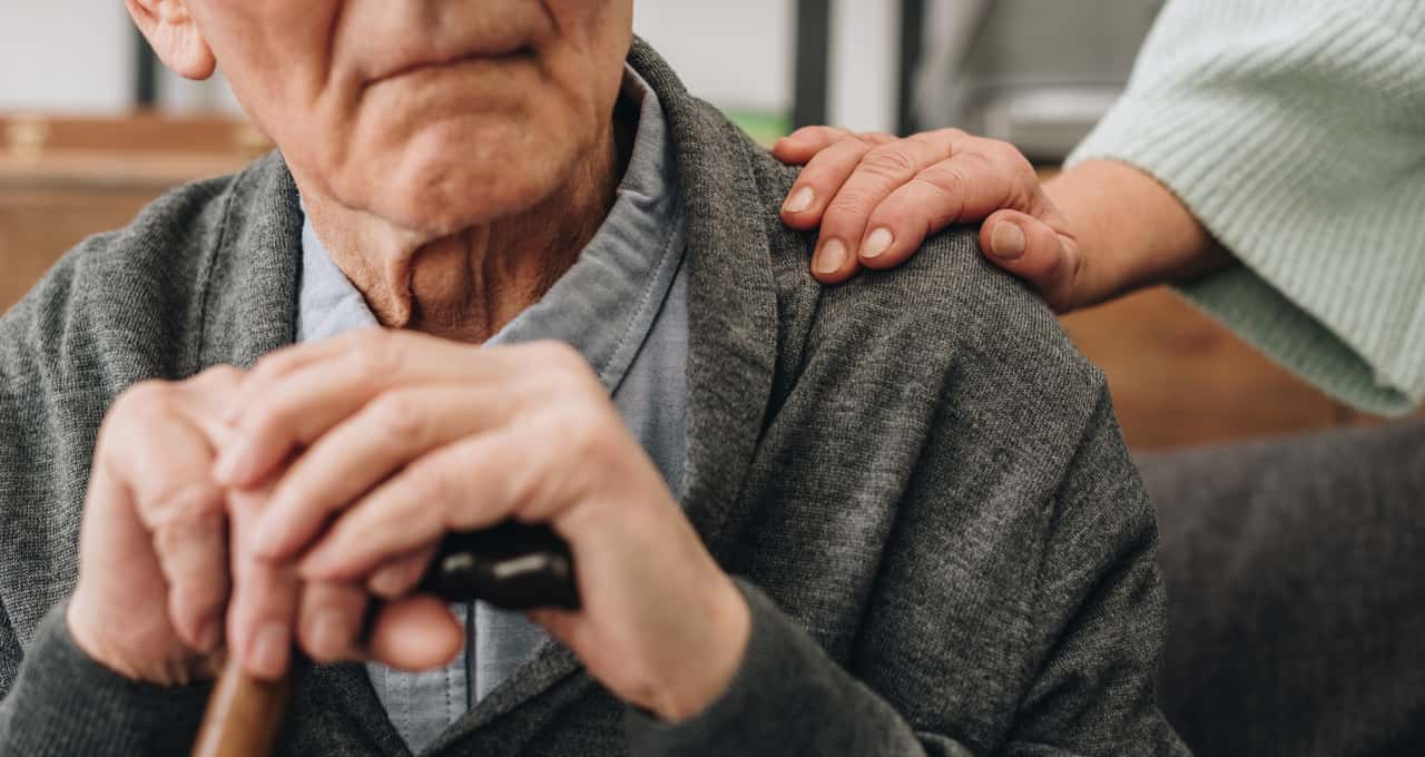 Sintomas inesperados da depressão em idosos que muita gente não conhece