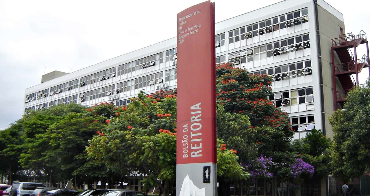 USP oferece mais de 50 cursos gratuitos a professores