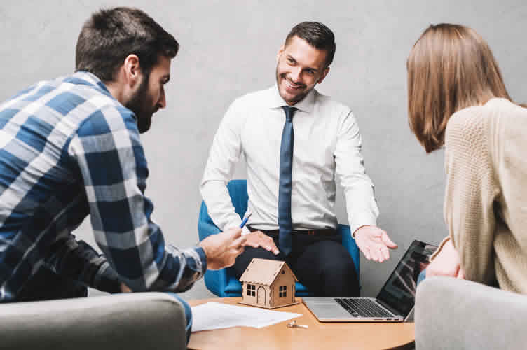O discurso técnico envelheceu. E se você quer vender em 2025, precisa entender isso.