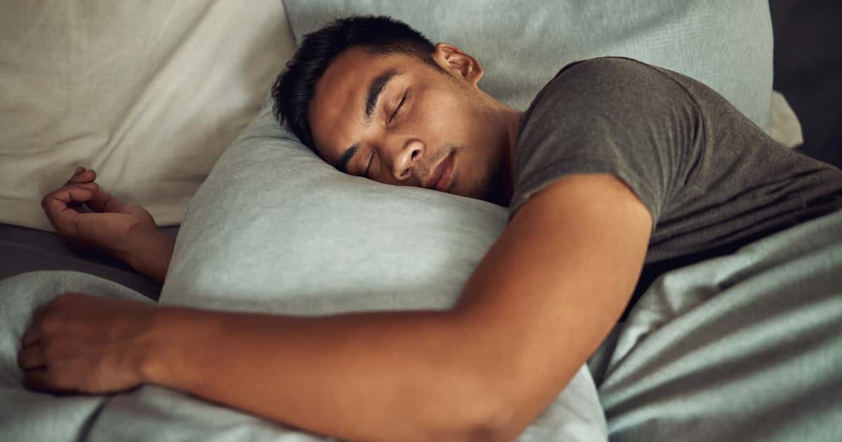 Estudo identifica hábito comum de sono que está ligado à morte precoce