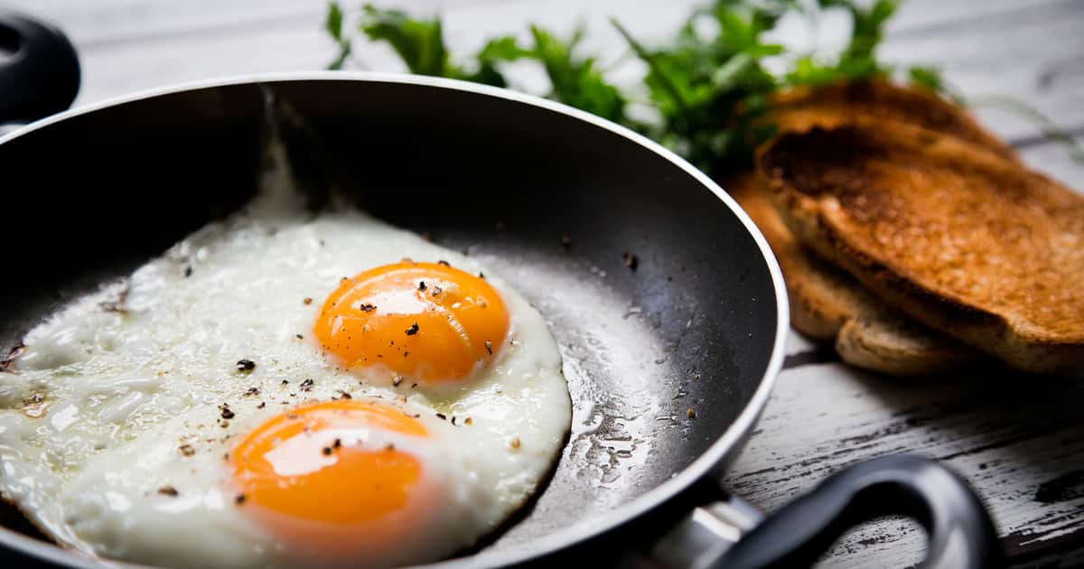 Evite que o ovo grude na frigideira com este ingrediente comum