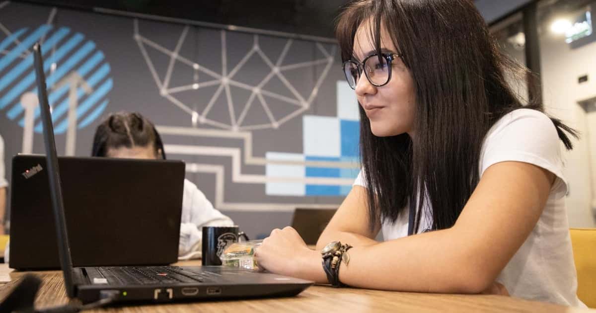 ONG oferece curso gratuito para mulheres na área de tecnologia