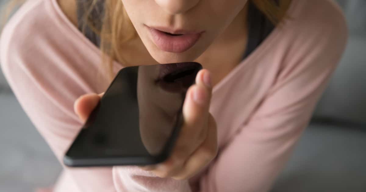 Truque para ouvir áudio no WhatsApp sem que a pessoa saiba e com o tique azul ativado