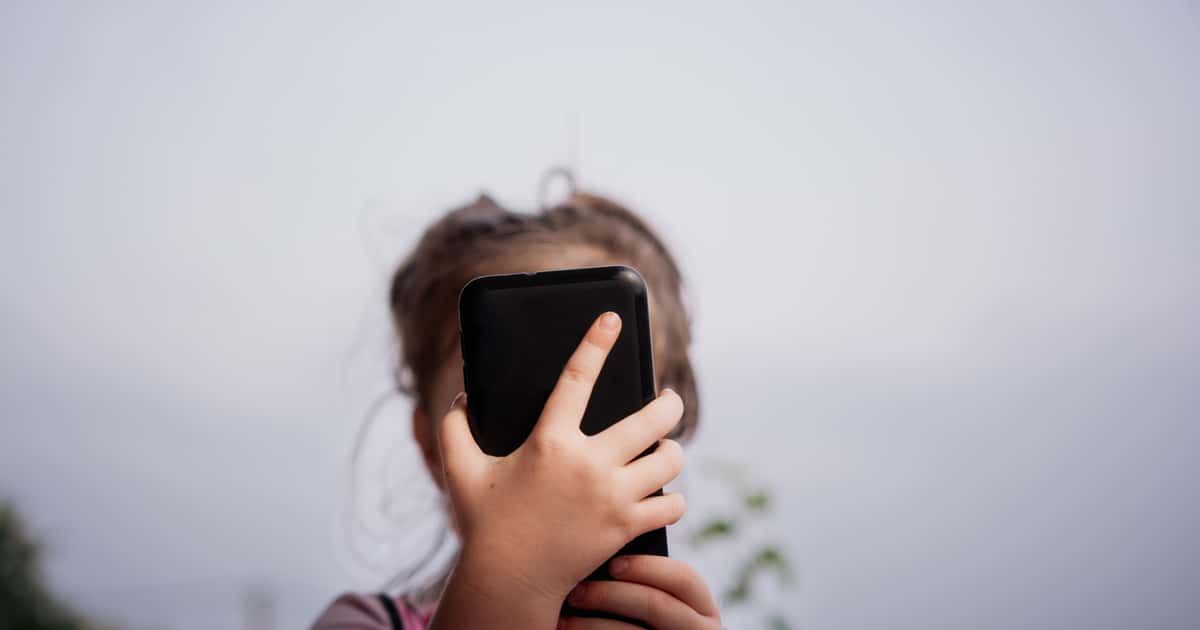 5 dicas práticas para tirar seu filho das telas nas férias