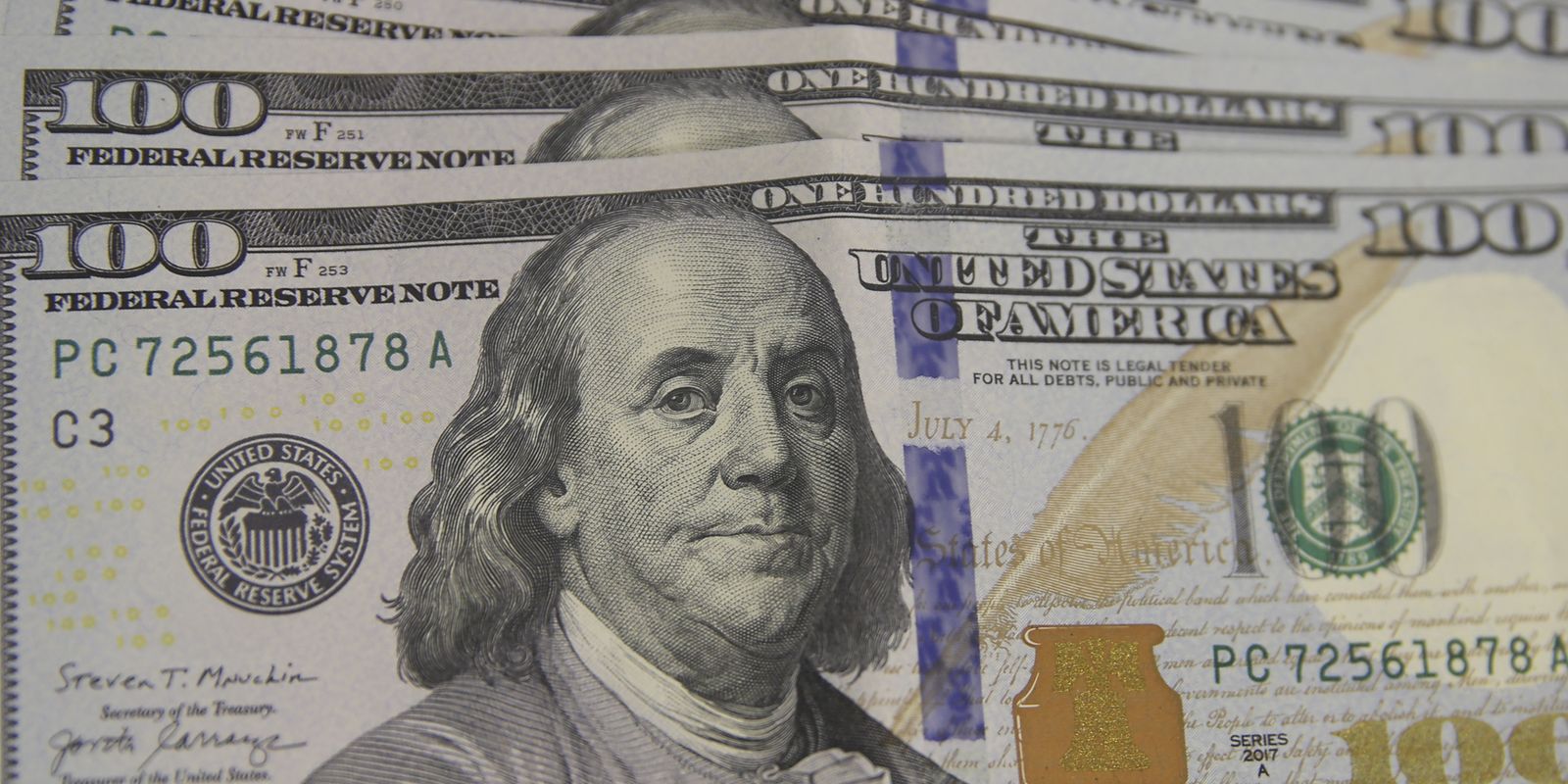 Dólar supera R$ 5,50 com tarifas de Trump sobre o Brasil
