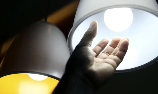 Nova tarifa social de energia elétrica passa a valer neste sábado; Saiba quem tem direito à Tarifa Social