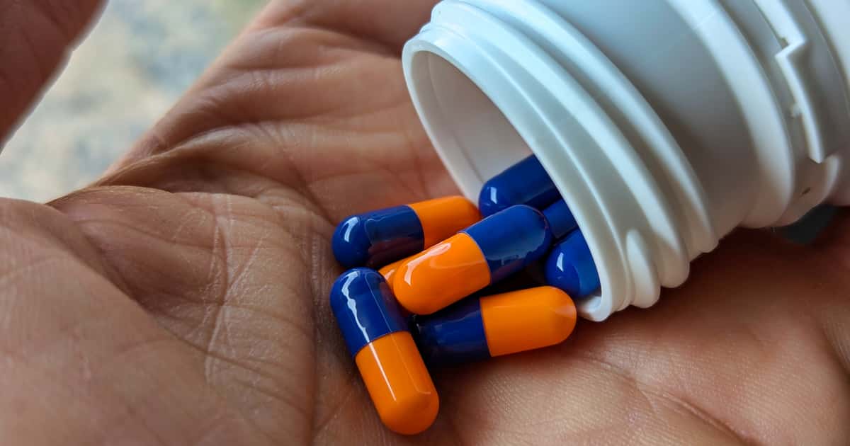 Uso prolongado de omeprazol pode causar deficiência de vitamina B12 e outros problemas