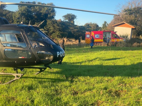 VÍDEO: Mulher de 38 anos é resgatada de helicóptero após grave acidente entre moto e carro